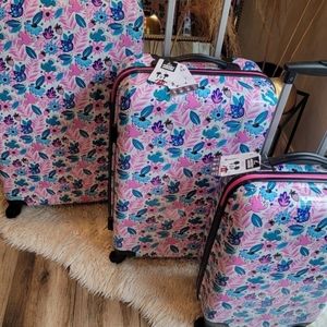 Disney's Mickey Mouse Hawaiian 1-Piece Hardside Spinner Luggage 24"